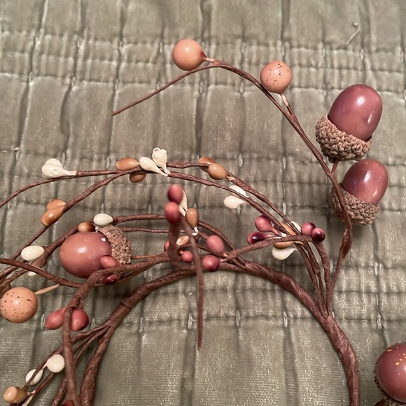 Fall Candle Ring with Faux Acorns & Pip Berries - Picture 5 of 8